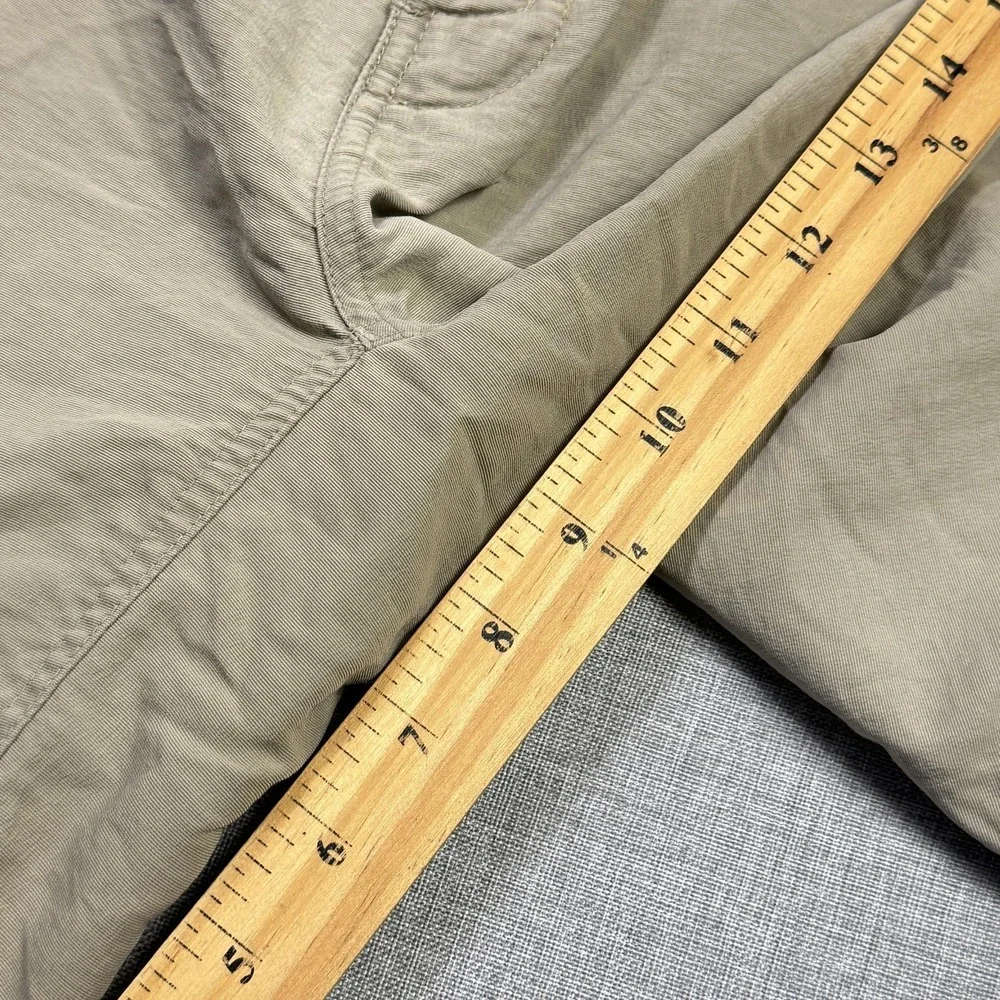The North Face Cargo Shorts Mens L Beige Nylon Microfiber Flat Front 10 Inseam